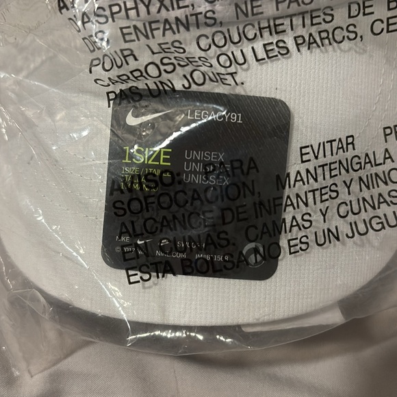 New in bag, Nike hat - Picture 2 of 5